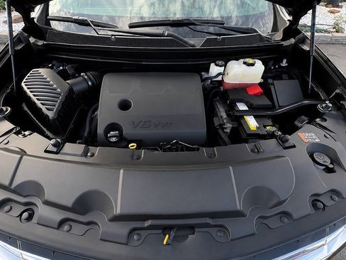 Used 2023 Chevrolet Traverse Premier FWD image 10