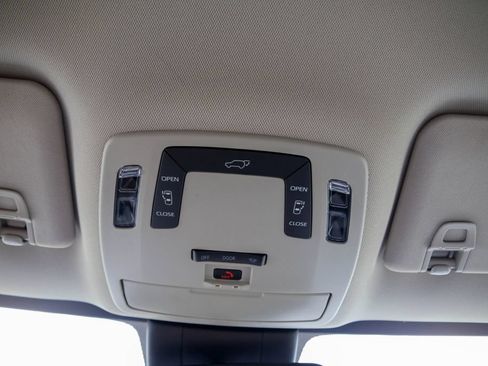 Used 2026 Toyota Sienna LE FWD image 21