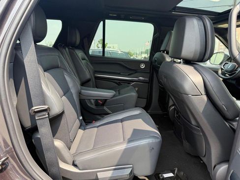 New 2025 Lincoln Navigator Reserve w/ Jet Appearance Package image 8