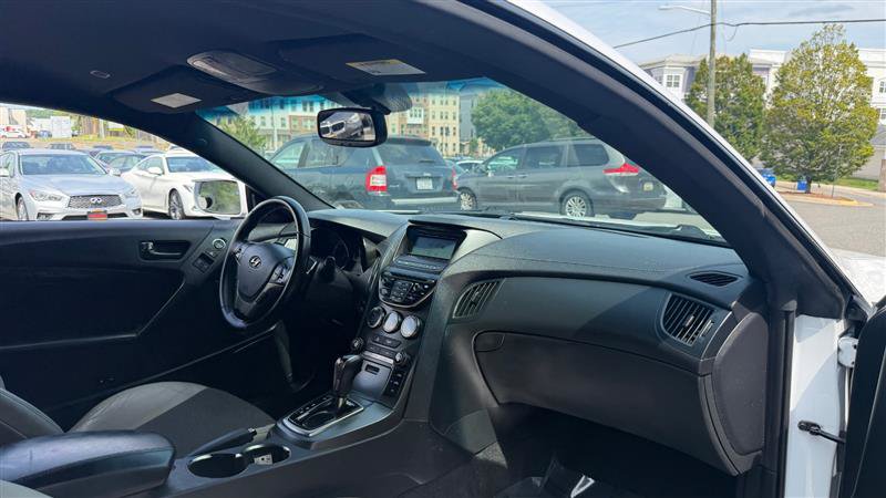 Used 2015 Hyundai Genesis 3.8 RWD image 14