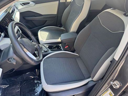 Used 2025 Volkswagen Taos SE image 36