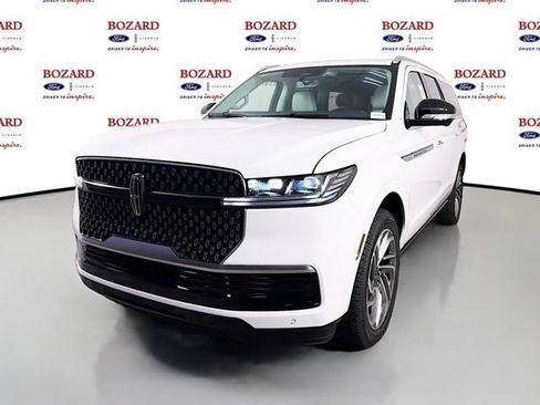 New 2026 Lincoln Navigator L Reserve AWD/4WD image 4