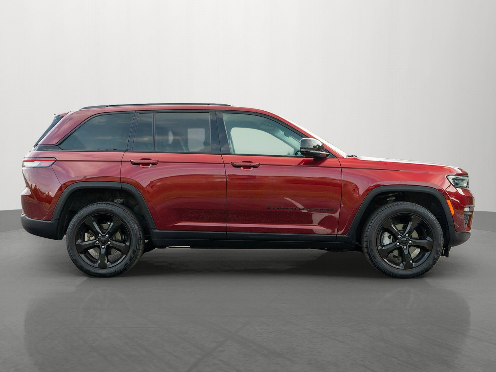 Used 2024 Jeep Grand Cherokee Limited w/ Black Appearance Package AWD/4WD image 8
