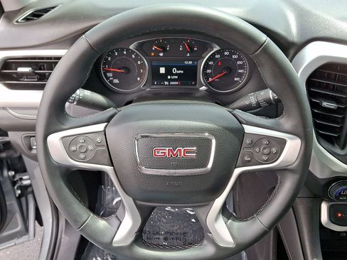 Used 2023 GMC Acadia SLT w/ LPO, Floor Liner Package FWD image 16