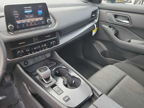 Certified 2025 Nissan Rogue SV image 34