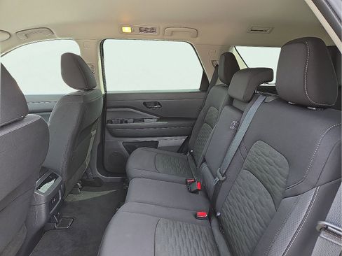 Used 2025 Nissan Pathfinder SV AWD/4WD image 10