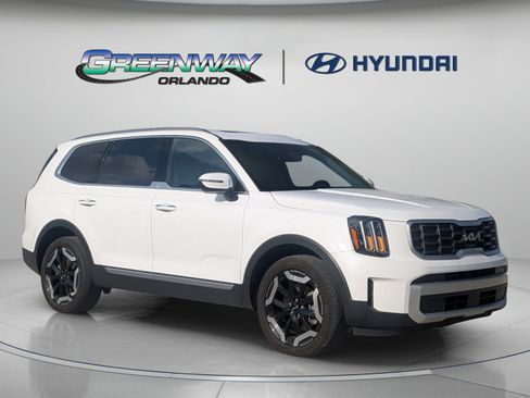 Used 2024 Kia Telluride S w/ S Sunroof Package FWD image 1