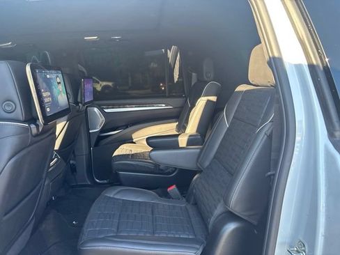 Used 2026 Cadillac Escalade ESV Platinum Sport w/ LPO, ONYX Package AWD/4WD image 10