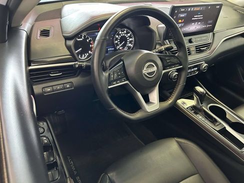Used 2025 Nissan Altima 2.5 SR w/ SR Premium Package FWD image 12