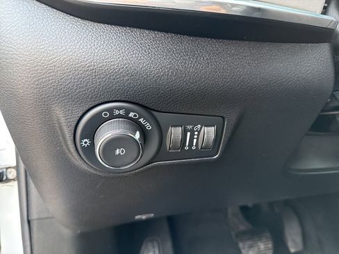 Used 2024 Jeep Compass Limited image 17