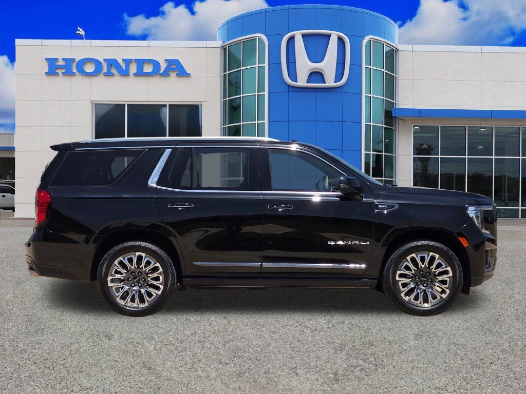 Used 2023 GMC Yukon Denali Ultimate AWD/4WD image 2