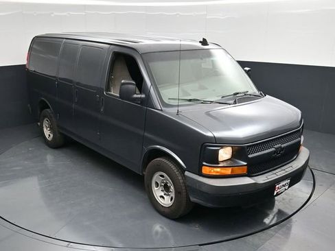 Used 2016 Chevrolet Express 2500 image 32