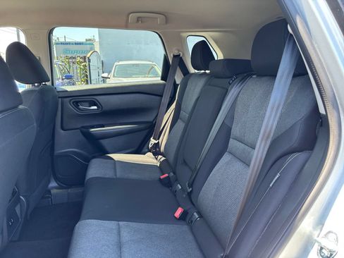 Used 2025 Nissan Rogue SV FWD image 28