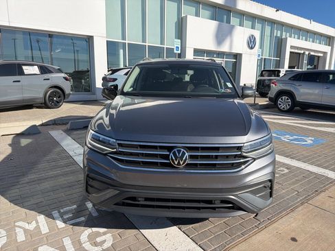 Used 2022 Volkswagen Tiguan S image 2