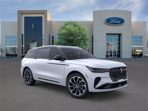 New 2026 Lincoln Nautilus Reserve image 7