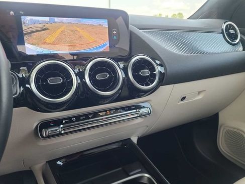 Used 2025 Mercedes-Benz GLA 250 4MATIC image 29