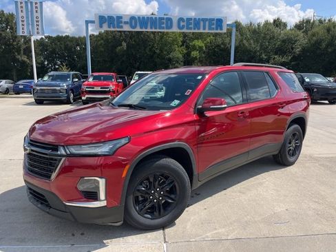 Used 2023 Chevrolet Traverse LT w/ Midnight/Sport Edition image 2