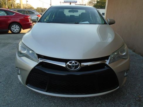 Used 2016 Toyota Camry SE image 2