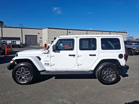 Used 2021 Jeep Wrangler Unlimited Sahara w/ Cold Weather Group image 7