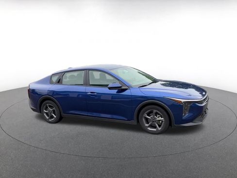 Used 2025 Kia K4 FWD image 2