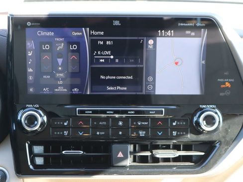 Used 2021 Toyota Highlander Limited image 14