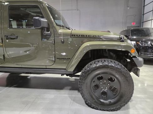 Used 2016 Jeep Wrangler Unlimited Rubicon w/ Connectivity Group AWD/4WD image 14