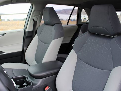 Used 2020 Toyota RAV4 XLE image 15