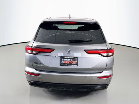 Used 2022 Mitsubishi Outlander SE image 7