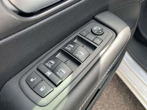 New 2026 Chrysler Pacifica Select image 10