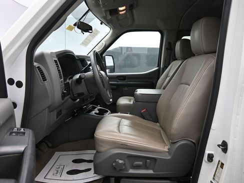 Used 2016 Nissan NV 3500 SL RWD image 9