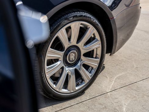 Used 2016 Rolls-Royce Dawn RWD image 18