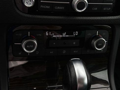 Used 2017 Volkswagen Touareg Executive image 21