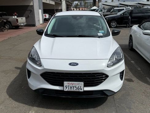 Certified 2022 Ford Escape SE w/ SE Sport Appearance Package FWD image 2