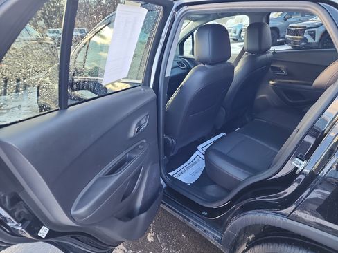 Used 2020 Chevrolet Trax LT w/ LT Convenience Package image 22