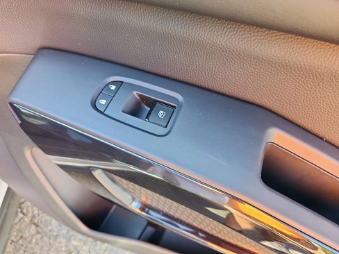 Used 2025 Nissan Pathfinder SV image 50