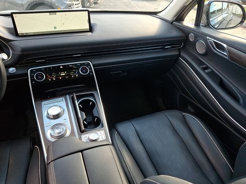 Used 2023 Genesis GV80 2.5T w/ Prestige 20" Package image 16