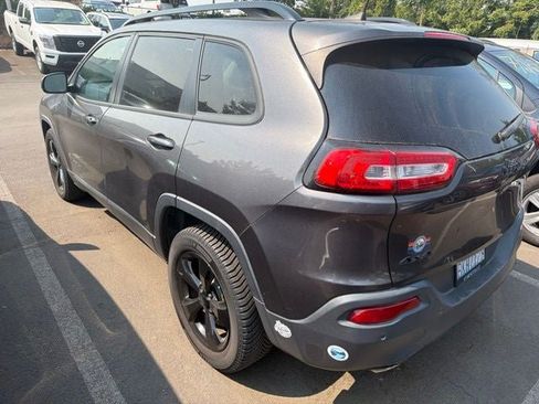 Used 2017 Jeep Cherokee High Altitude w/ Luxury Group AWD/4WD image 3