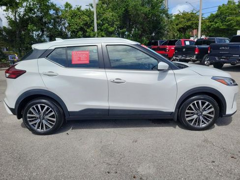 Used 2023 Nissan Kicks SV image 10