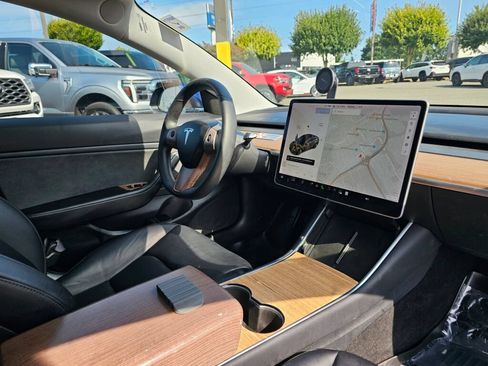 Used 2019 Tesla Model 3 RWD image 11