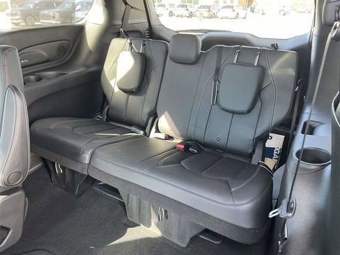 Used 2020 Chrysler Pacifica Touring-L Plus w/ Advanced Safetytec Group image 2