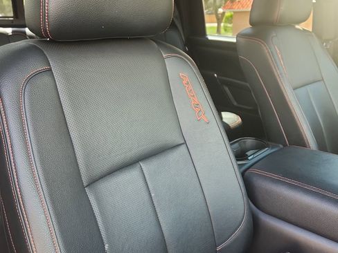 Used 2020 Nissan Titan PRO-4X w/ Pro-4x Convenience Package AWD/4WD image 14