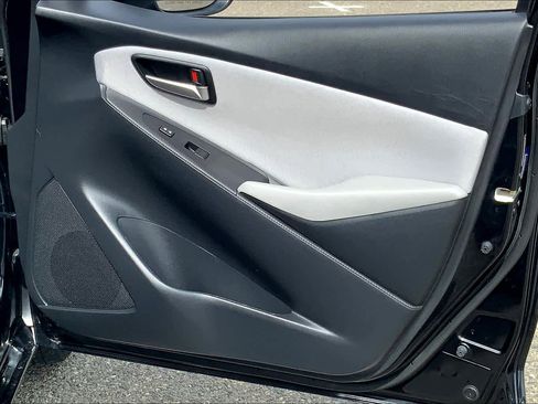 Certified 2020 Toyota Yaris LE image 22