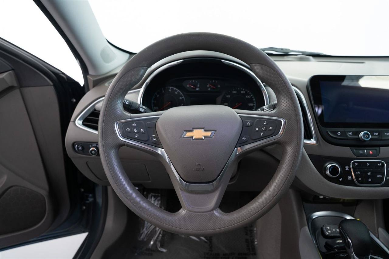Used 2021 Chevrolet Malibu LT FWD image 15