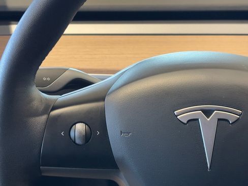 Used 2021 Tesla Model Y Long Range image 23