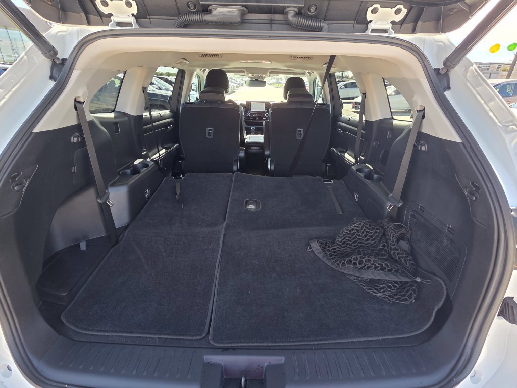 Used 2021 Toyota Highlander XLE FWD image 32