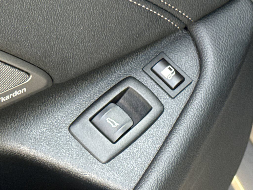 Used 2022 BMW 530e w/ Premium Package RWD image 23