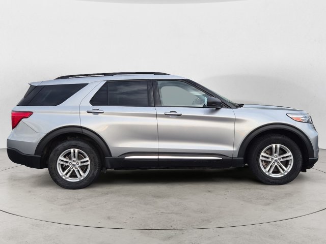 Used 2022 Ford Explorer XLT w/ Equipment Group 202A AWD/4WD image 4
