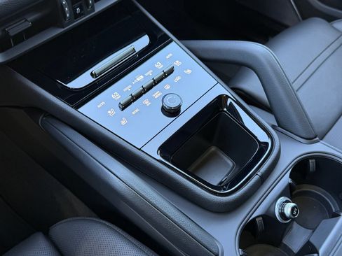 New 2025 Porsche Cayenne Coupe AWD/4WD image 22