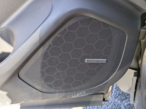 Used 2022 Subaru Ascent Limited w/ Technology Package image 22