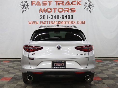 Used 2021 Alfa Romeo Stelvio Sprint w/ Nero Edizione image 5